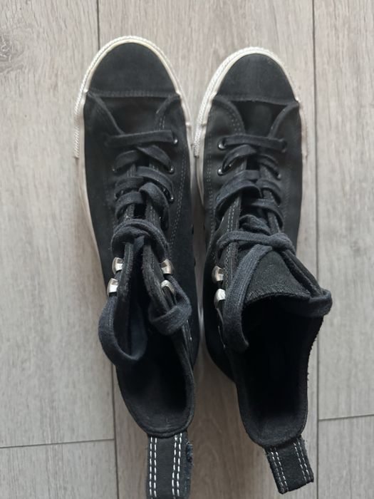 Adidasi Converse, piele întoarsă