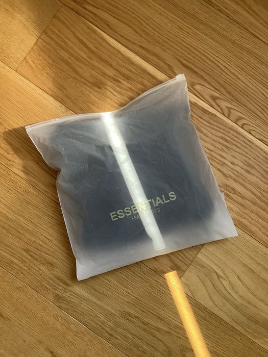 Essentials къси панталонки