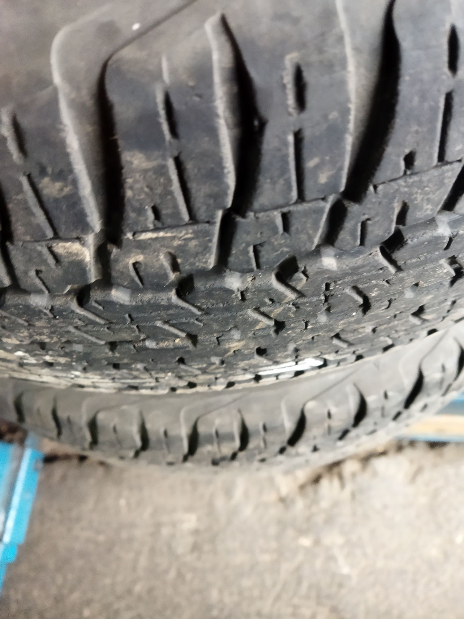 Продам резину DUNLOP A/T 265/60/18 в хорошем состояние