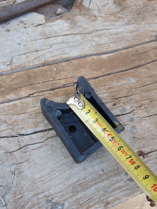 Confecționez pe comanda etrieri din fier de 8 de diferite dimensiuni.