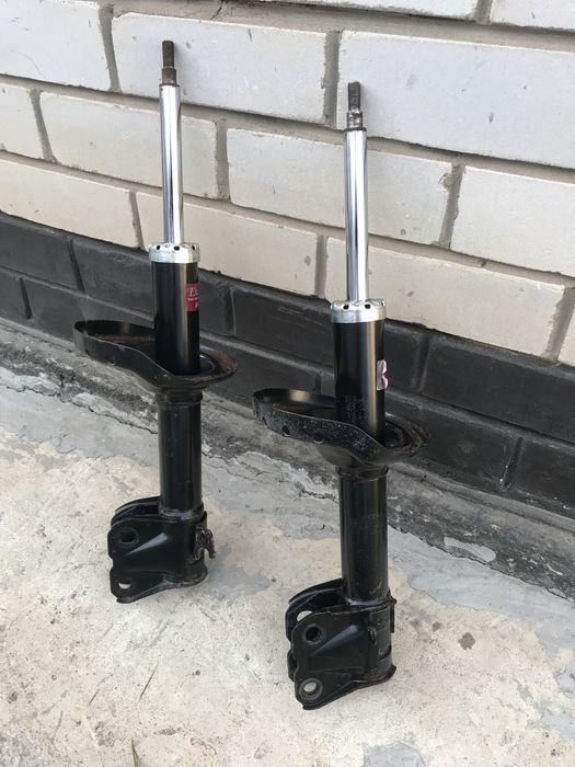 Продам амортизаторы стойки на Субару Аутбэк