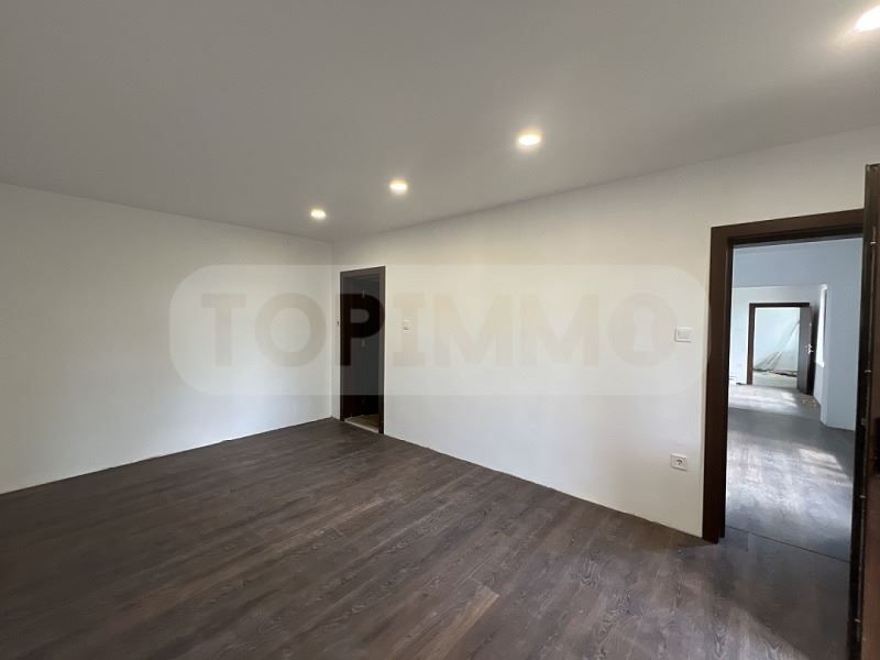 Продава се Къща в с. Осмар, Област Шумен - 226 кв.м за 554 €/кв.м - Снимка #5