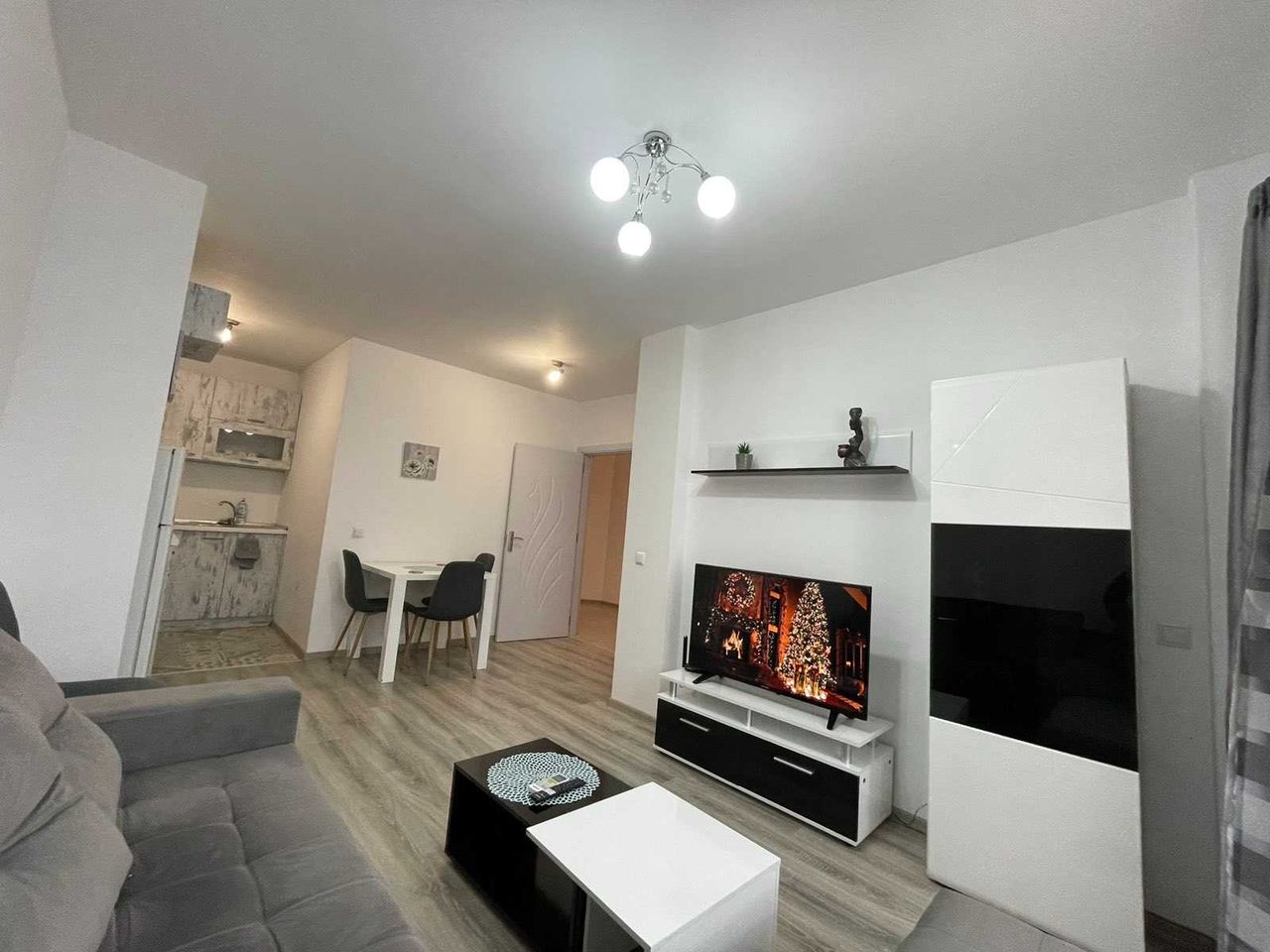 Продава се Двустаен апартамент в Варна, Базар Левски - 65 кв.м за 12 €/кв.м - Снимка #1
