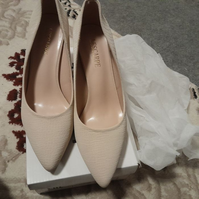 Yangi ayollar oyoq kiyimi juda chiroyli