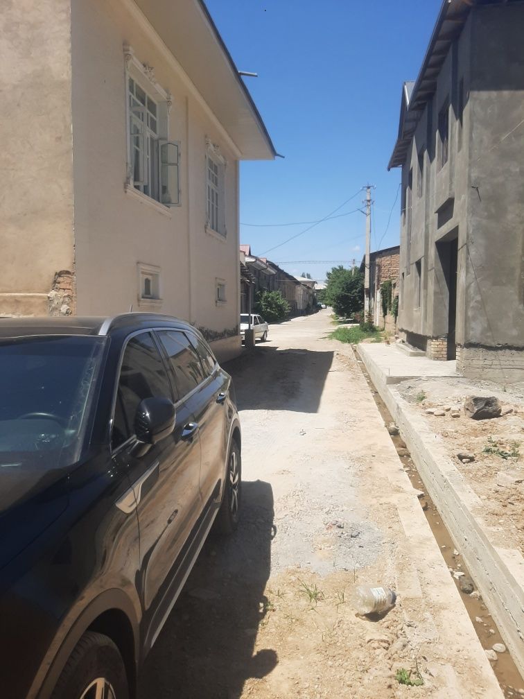 Yer quro sotiladi bor
