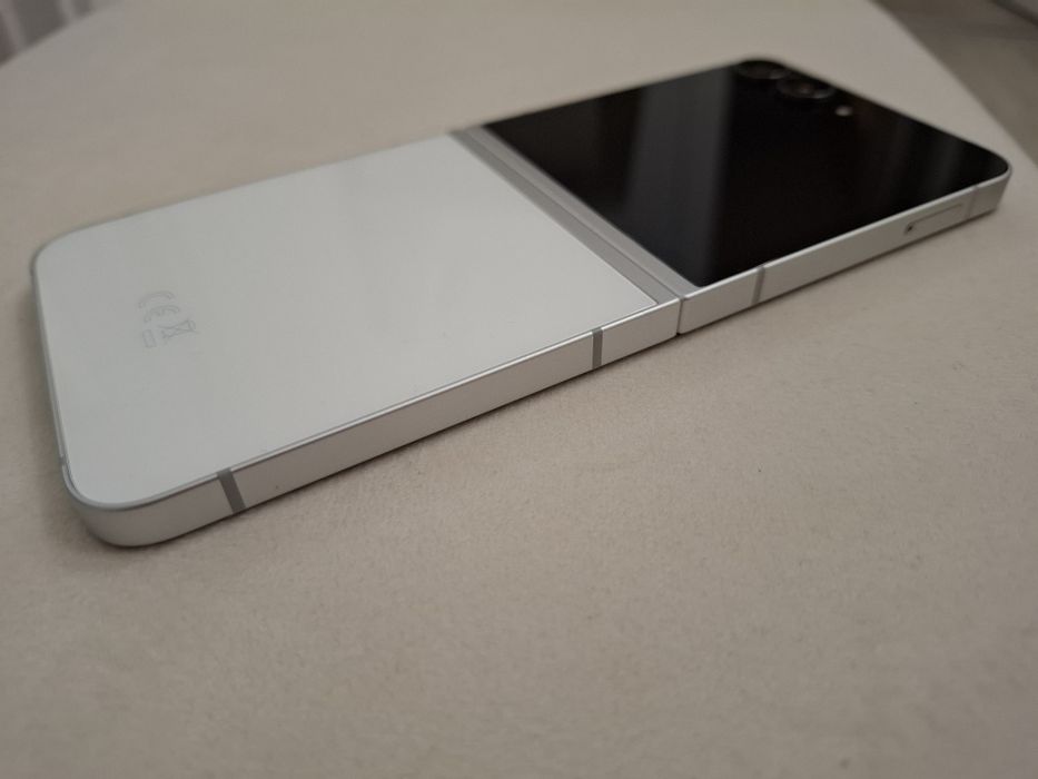 Telefon mobil Samsung Galaxy Z Flip7 FE, 8GB RAM, 256GB, 5G, White