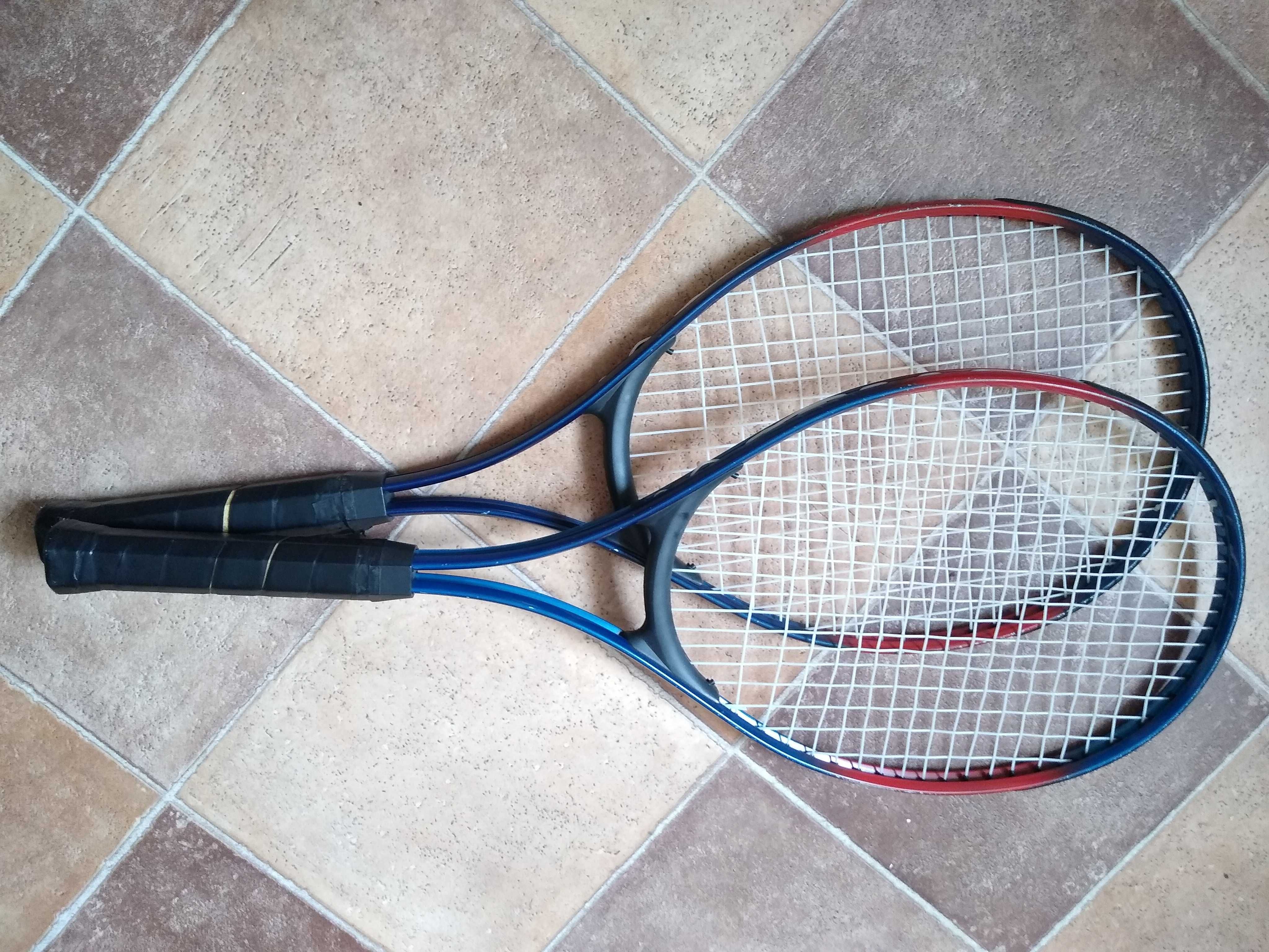 Vand set racheta de tenis folosite cu husa la 100 de Lei