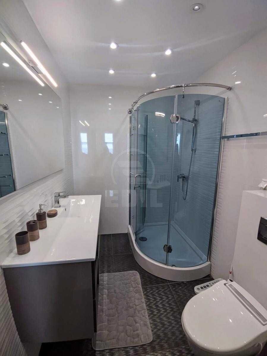 Inchiriez apartament