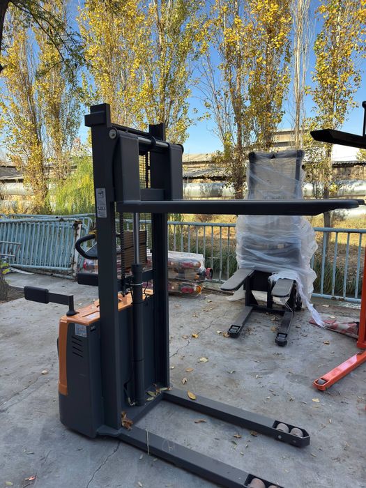 Гидравлический электрический штабелер 2 т 1,6 м shtabeler погрузчик