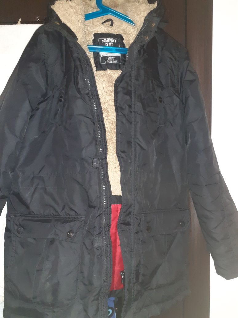 Продаем куртку зима на подростка 12-13 лет рост 152-158 цв черный