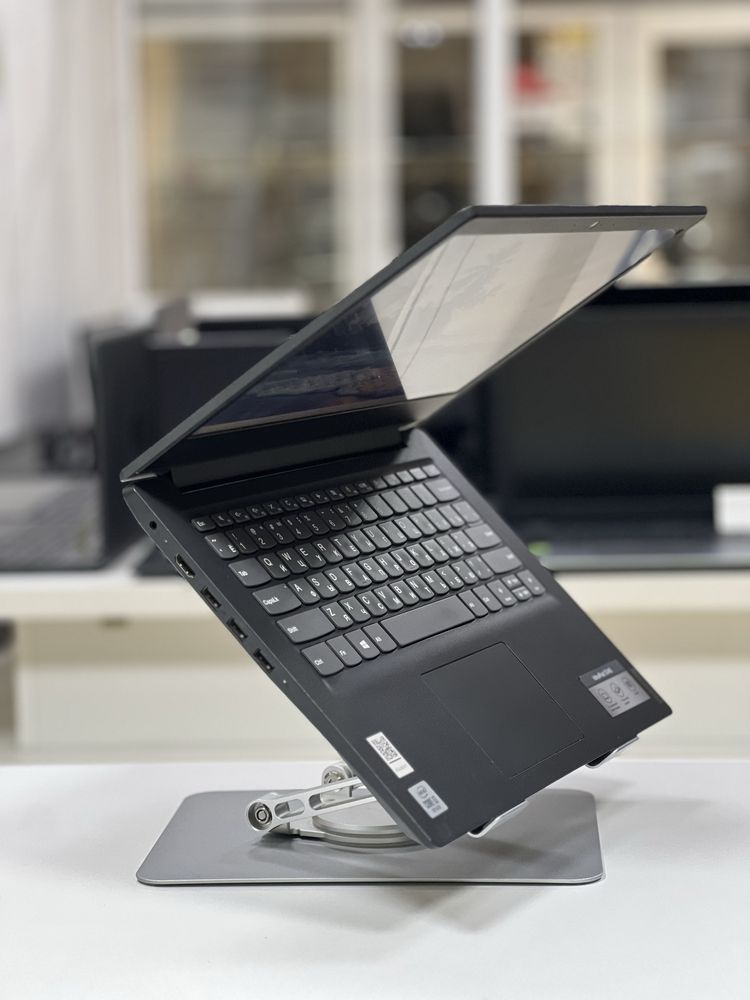 Lenovo IdeaPad | Intel Core i3-1005G1 | ОЗУ 8Gb | SSD 256Gb