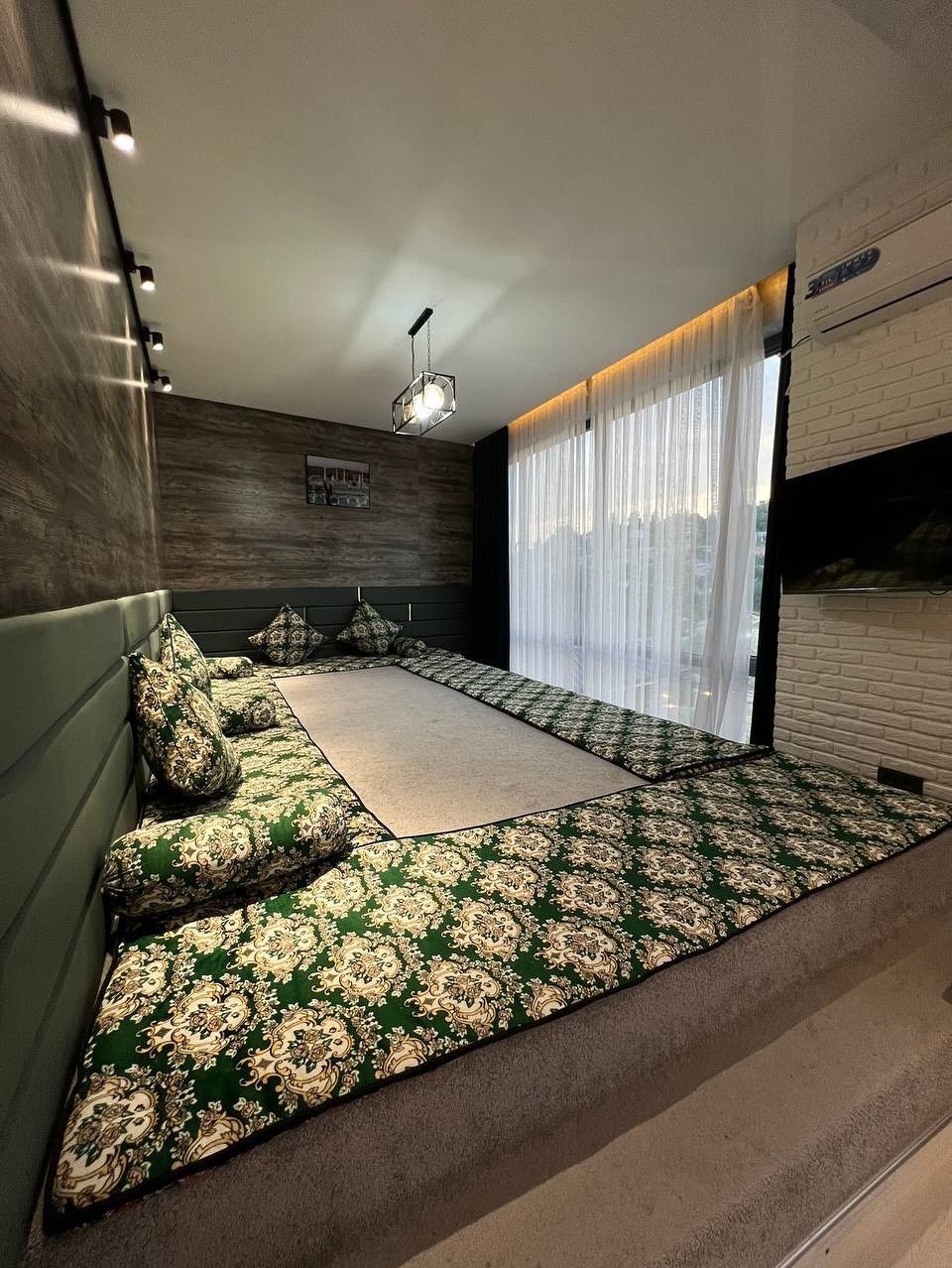 Хай-Тек “Enjoy Villa” в Чарваке