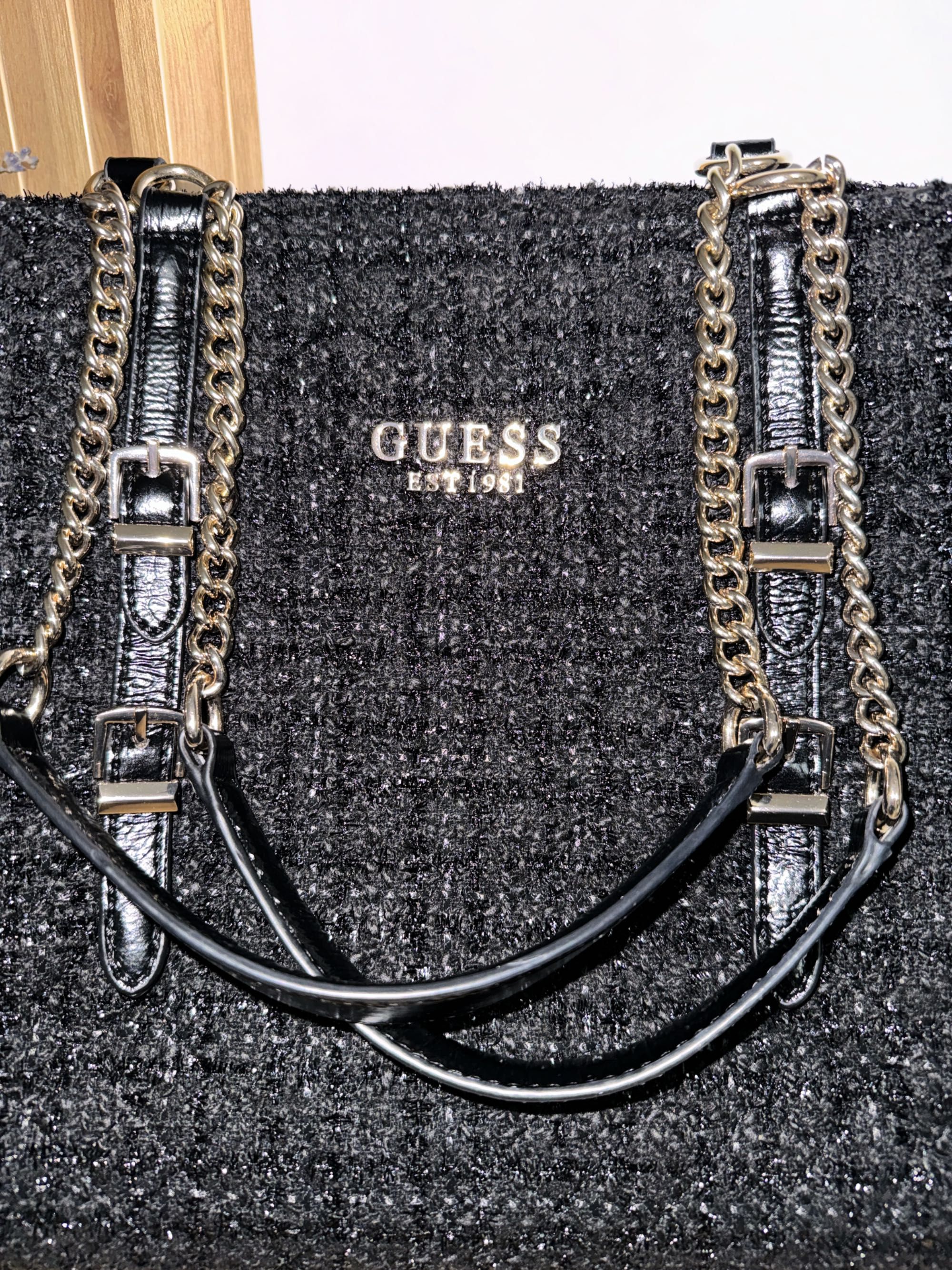 Geantă exclusivă Guess