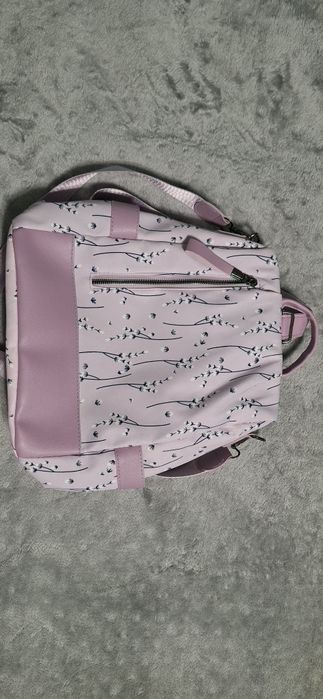 Rucsac nou, culoare lila.