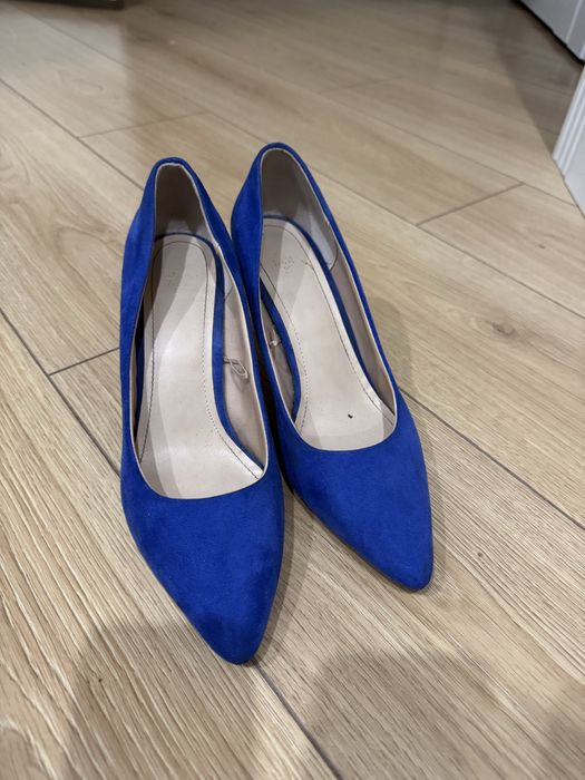 Продам туфли на каблуках