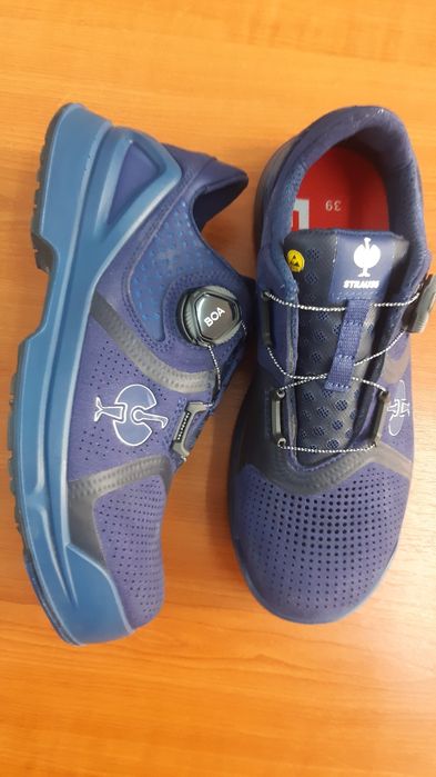 Vând adidași strauss