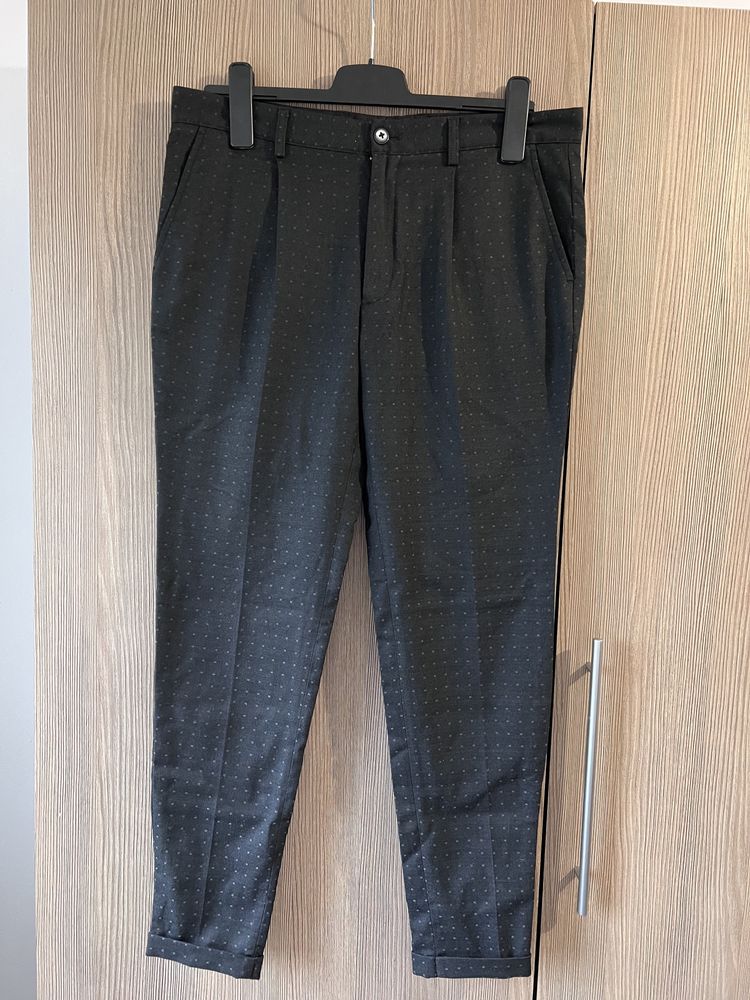 Vand pantaloni eleganti barbati