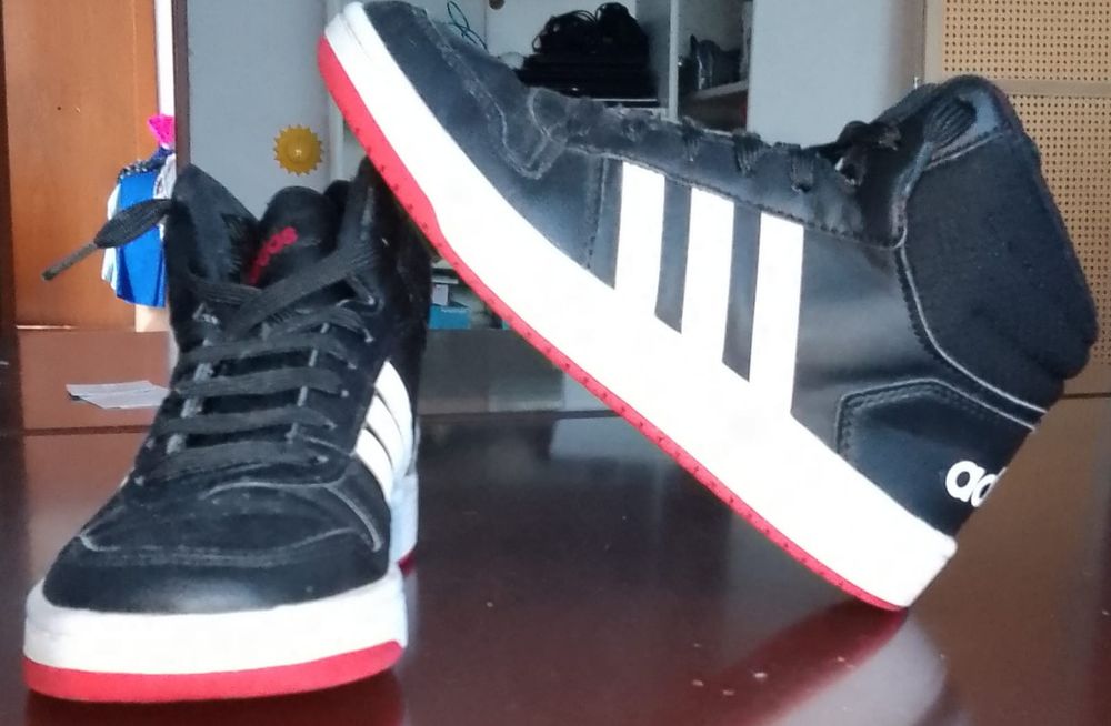 Vând papuci adidas