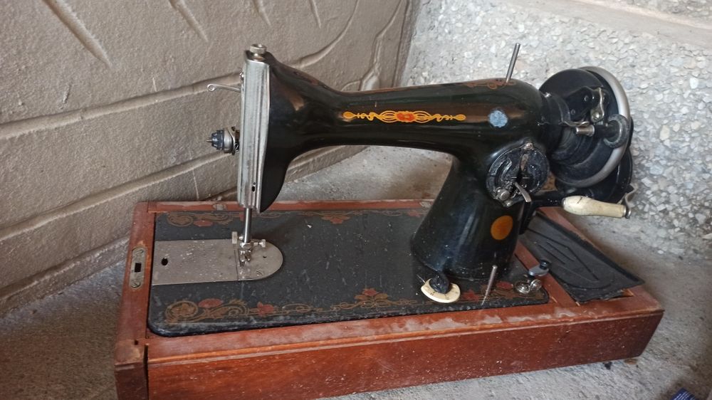 Тикув машинаси сотилади