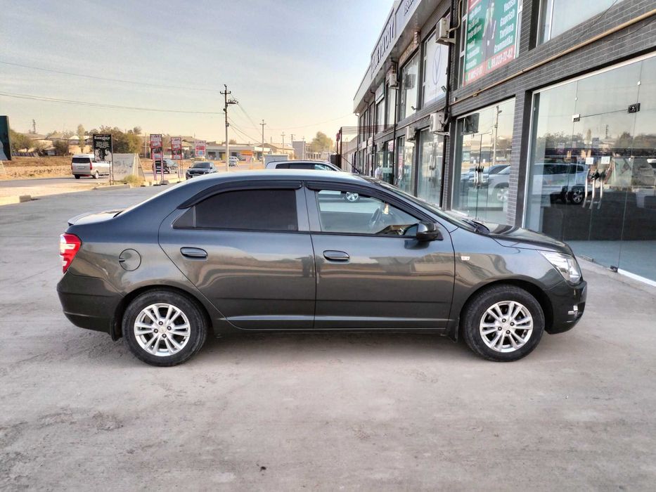 Автомобиль  кобальт