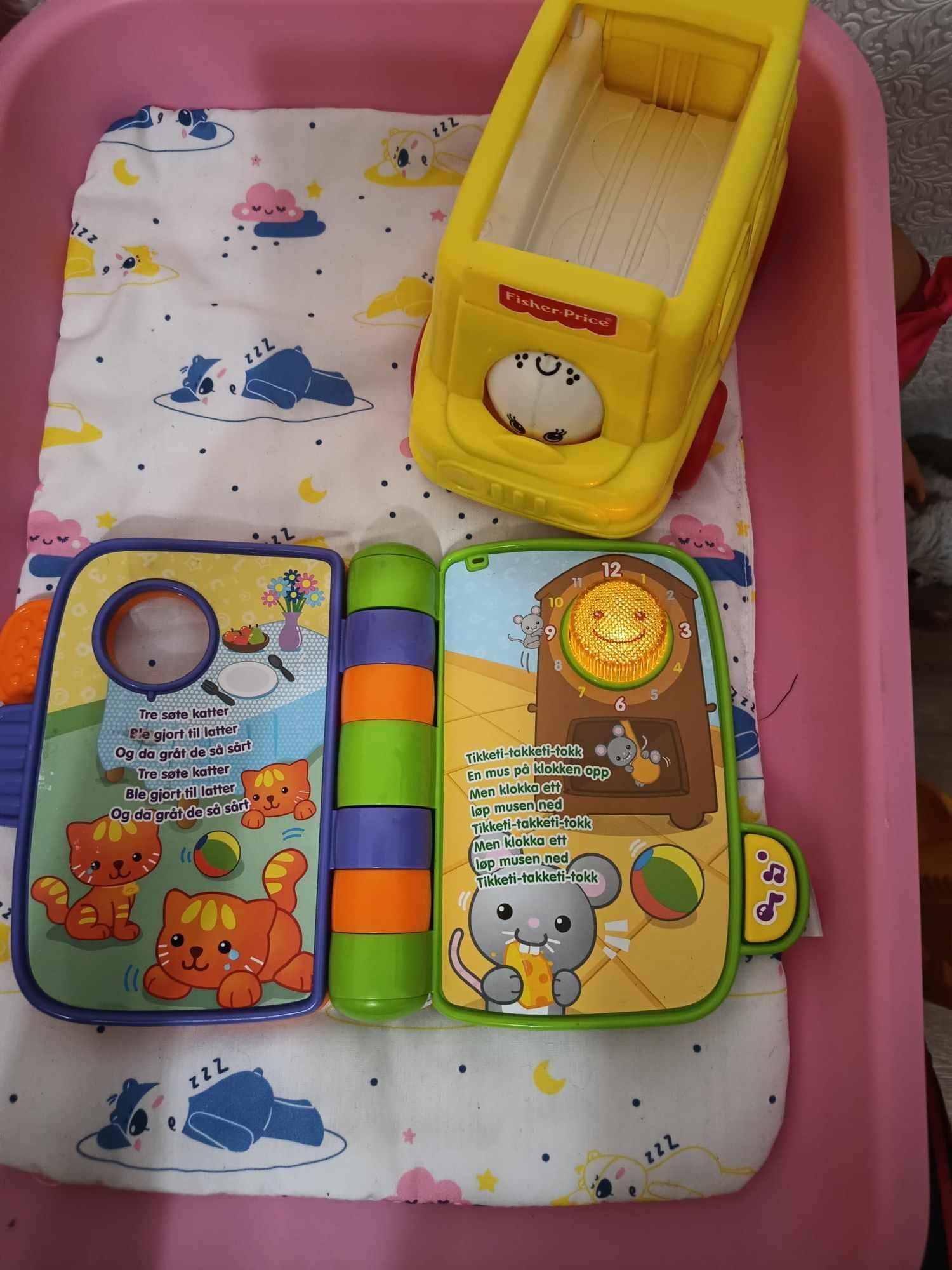 Интерактивна книжка на fisher price + интерактивна книжка на  vtech