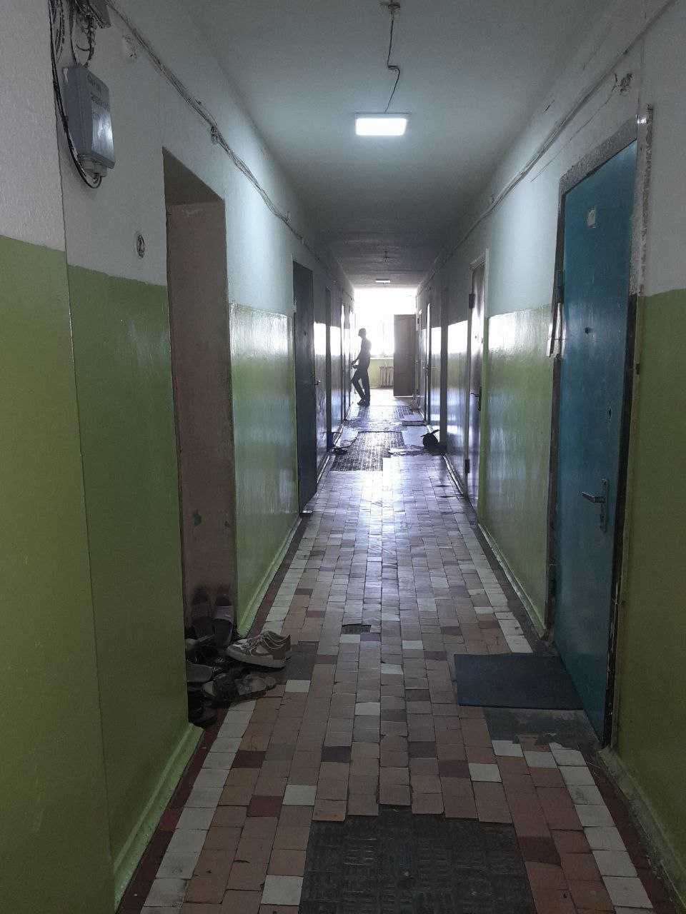 Срочно продаю Яккасарой, (бывшие общежитие) 1/5/5, 19 м², 19 000$.