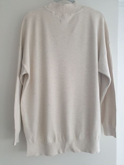 Елегантен светъл пуловер Massimo Dutti