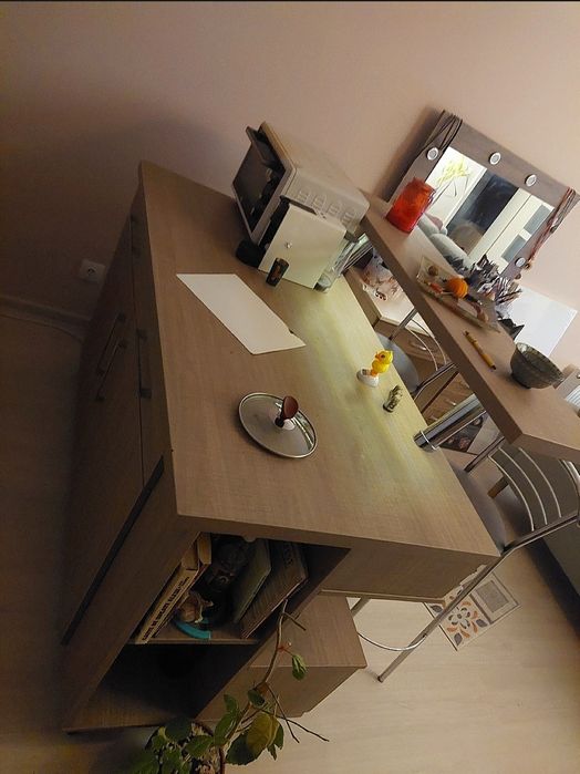 Insulă de bucătărie cu spațiu de depozitare, bar –  la comanda