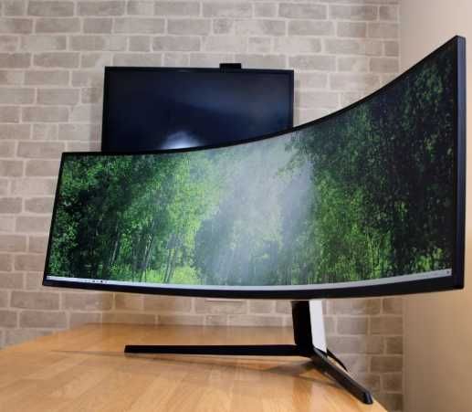 Samsung Odyssey Neo G9 49″ – Mini LED, 240Hz