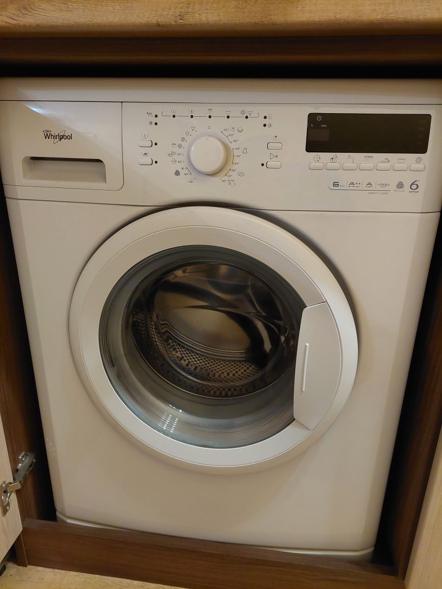 Продавам пералня Whirlpool, модел AWO/C62000