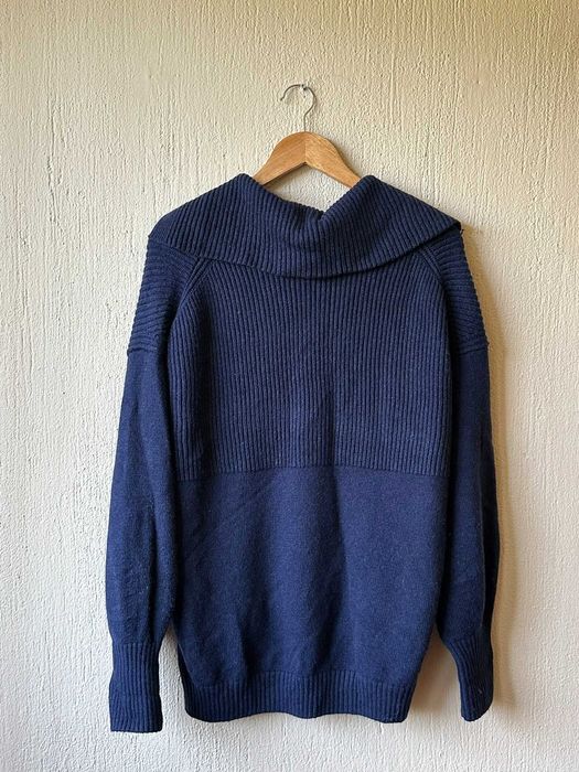 Оувърсайзд тъмносин вълнен пуловер COS