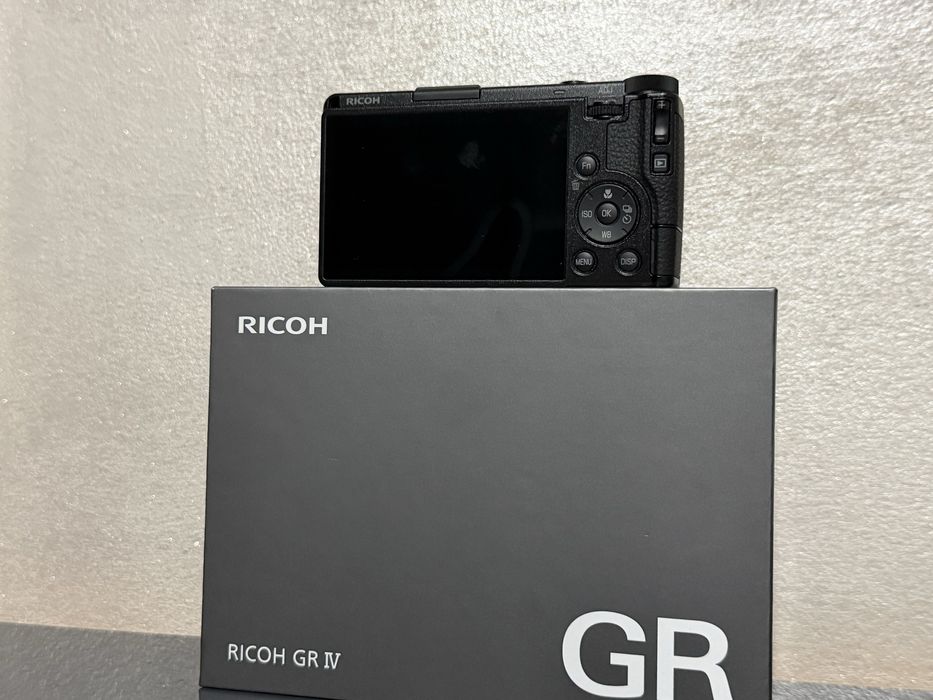 Ricoh GR IV camera foto digitala compacta 25.7MP