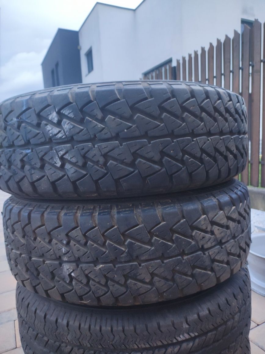cauciucuri AT 225/75/15 Goodyear Wrangler