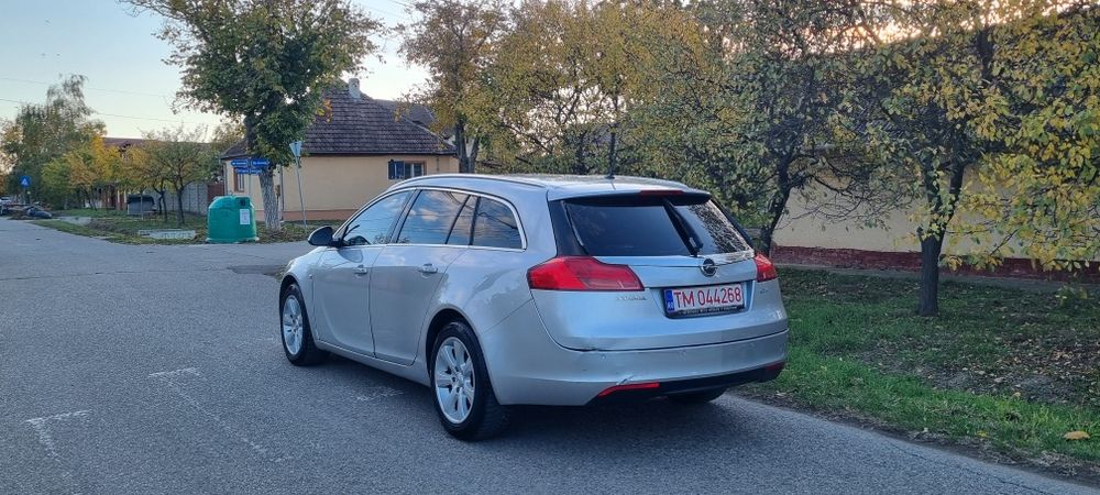 Opel Insignia an 09/2009 nr roșii valabile