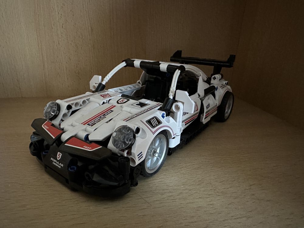 Макет на Porsche GTR Lego Constructor