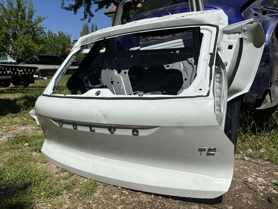 Капак Volvo XC40