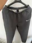 vand pantaloni NIKE