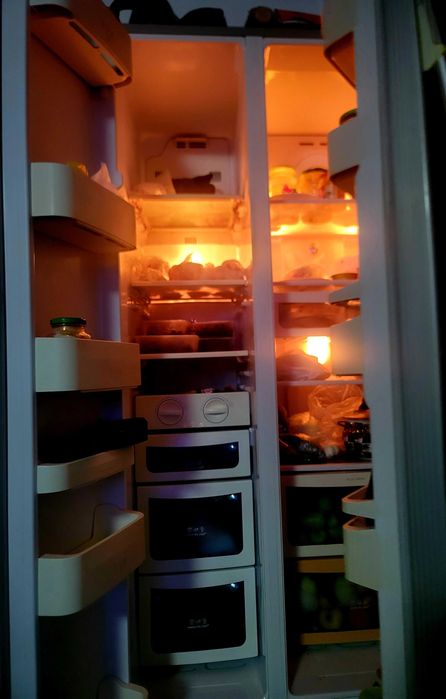 Шкаф холодильник корея Dewooo идеально рабочий читайте ниже