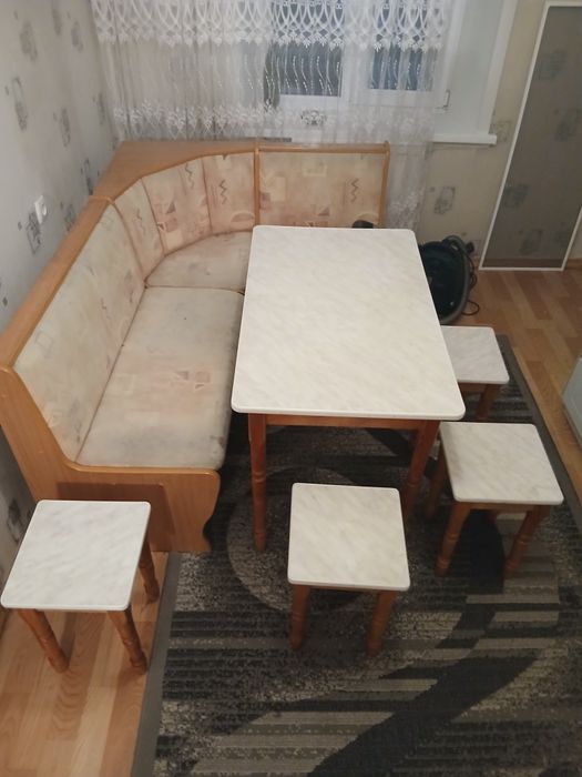 Диван угловой кухонный, в хорошем состоянии