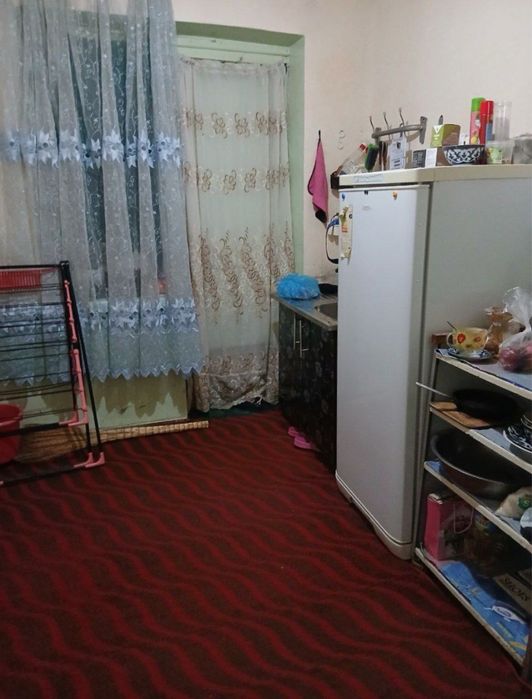 kogon shaxrida 1 xonalik 1 etaj kvartira sotiladi 2 etajlik domdan