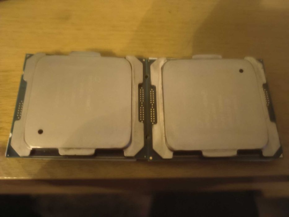 Doua procesoare server Intel Xeon X99 E5 2680V4 28 cores 56 threads
