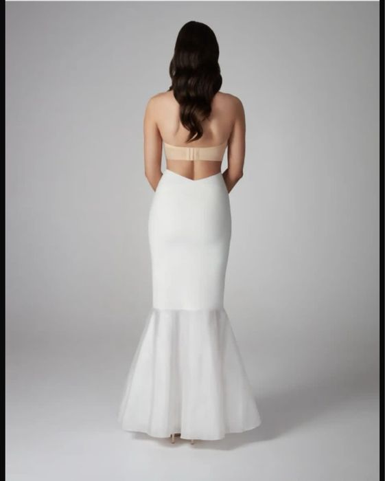 Rochie de mireasa eleganta cu dantelă fină si trenă