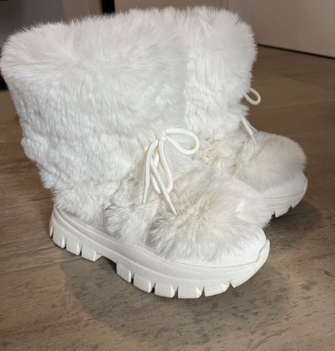 Ghete blanita Oysho + costum nou