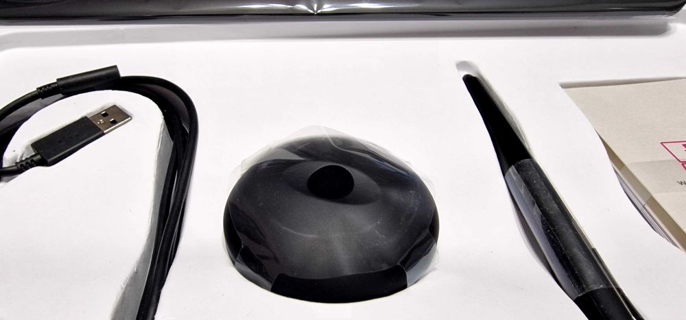 Креативен графичен таблет Wacom Intuos Pro M (PTH-660P-N)