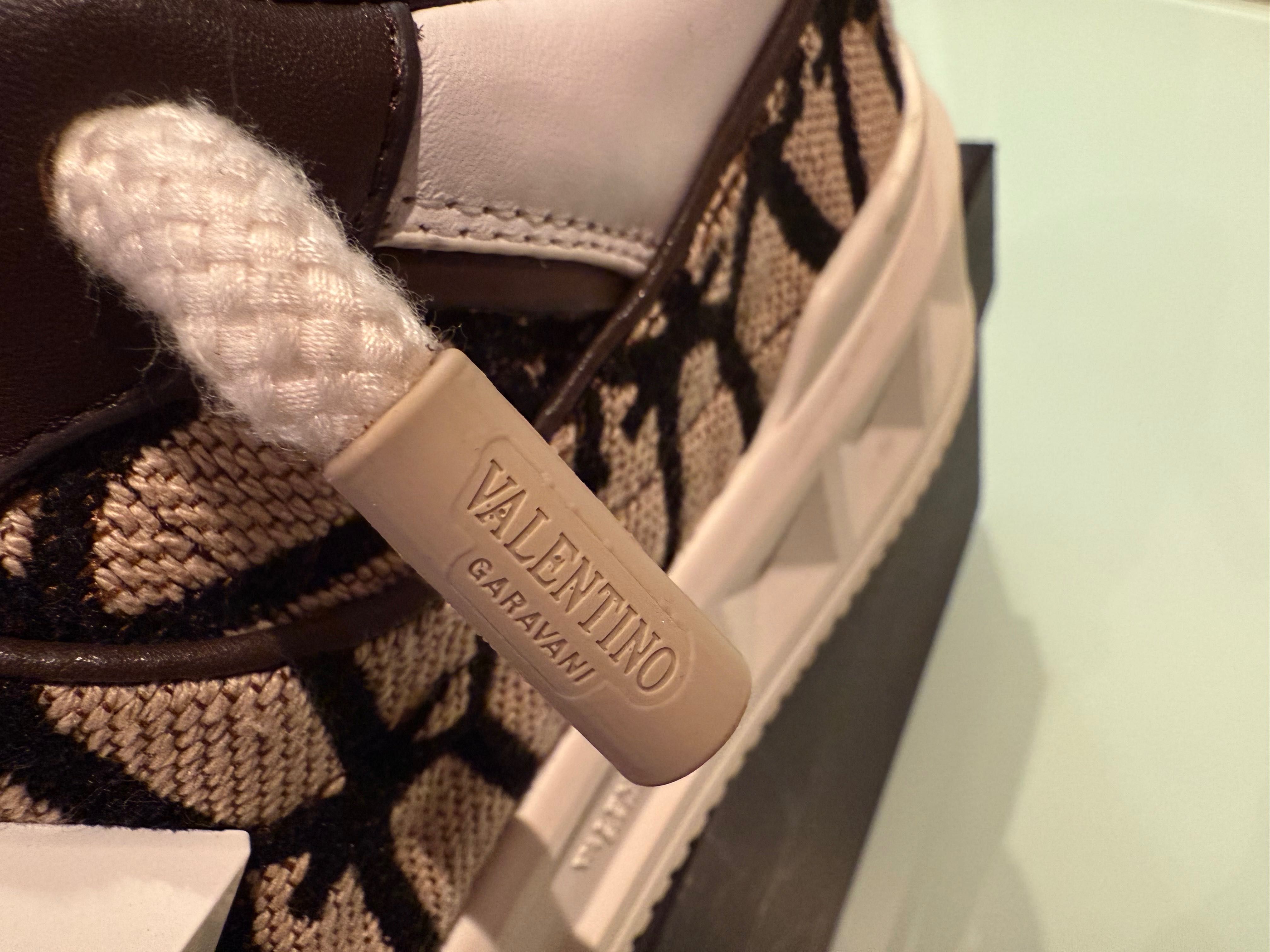 Продавам оригинални кецове на Valentino Garavani