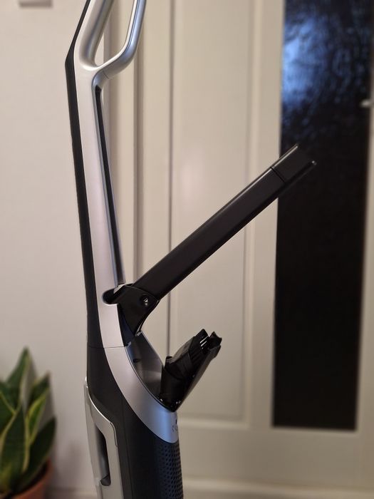 Aspirator vertical cu acumulator 2in1 Bosch