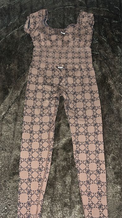 Оригинален екип на Guess