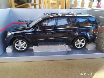 1:18 Метален модел на Mercedes-Benz GL-Klasse 2006 - Minichamps