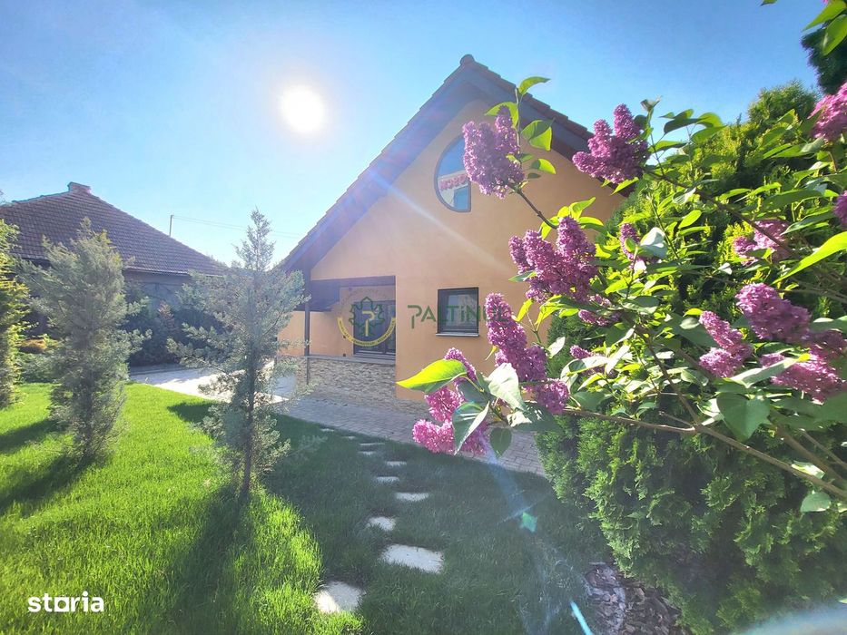 Casă de vânzare în centrul Sibiului – 3 camere și curte privată