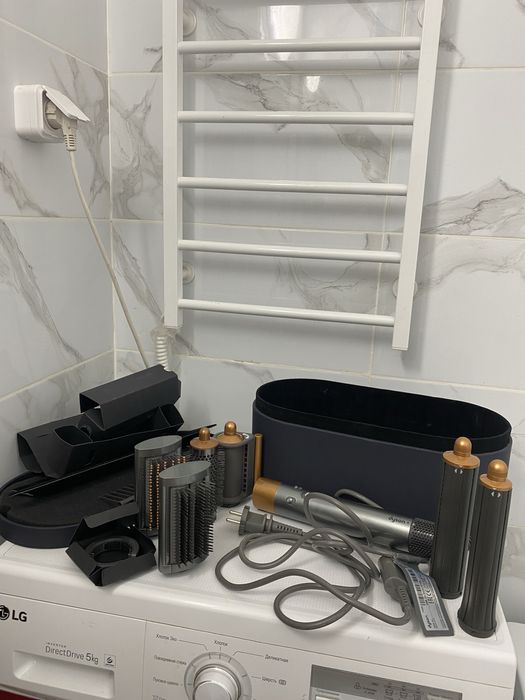 Продаю Дайсон Dyson Airwrap HS05